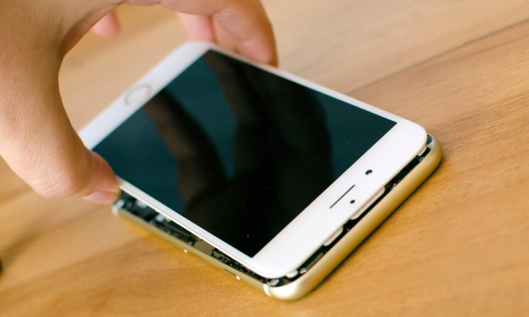 Как отличить оригинальный дисплей на iPhone 6 от копии? Как отличить оригинальный дисплей на iPhone 6 от копии?