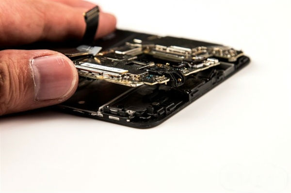 1482088017_huawei-mate-9-teardown-14.jpg
